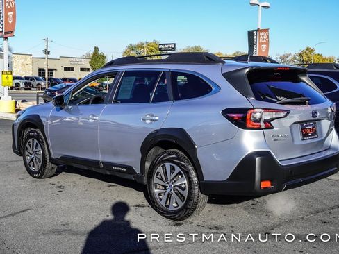 Used 2025 Subaru Outback Premium image 12