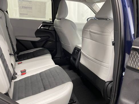 New 2025 Mitsubishi Outlander SE image 32