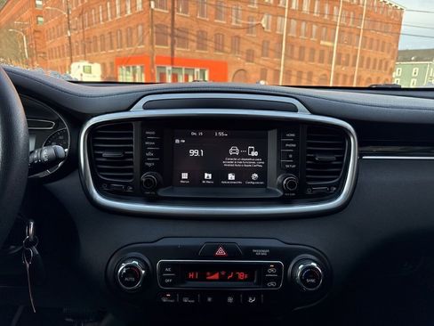 Used 2019 Kia Sorento LX image 22