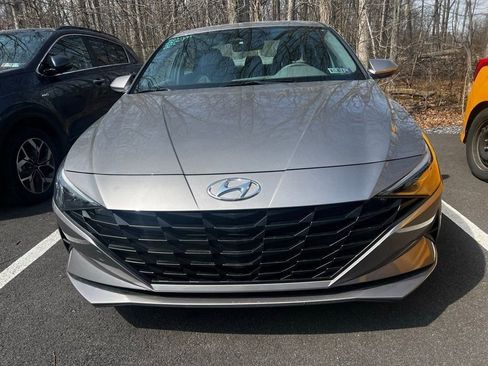 Used 2023 Hyundai Elantra SEL image 2