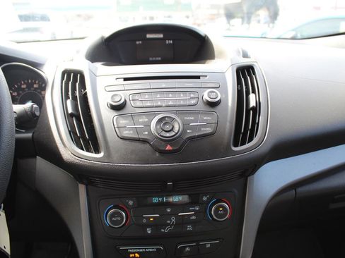 Used 2017 Ford Escape SE image 16