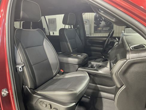Used 2024 Chevrolet Suburban Premier AWD/4WD image 19