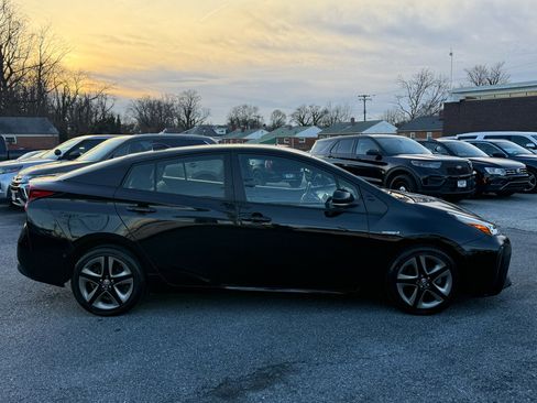 Used 2021 Toyota Prius XLE image 4