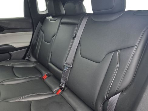 Certified 2025 Jeep Compass Limited w/ Sun & Sound Group AWD/4WD image 28