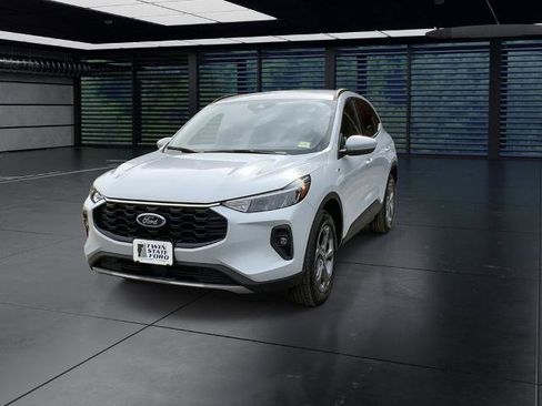 Certified 2025 Ford Escape ST-Line Select AWD/4WD image 4