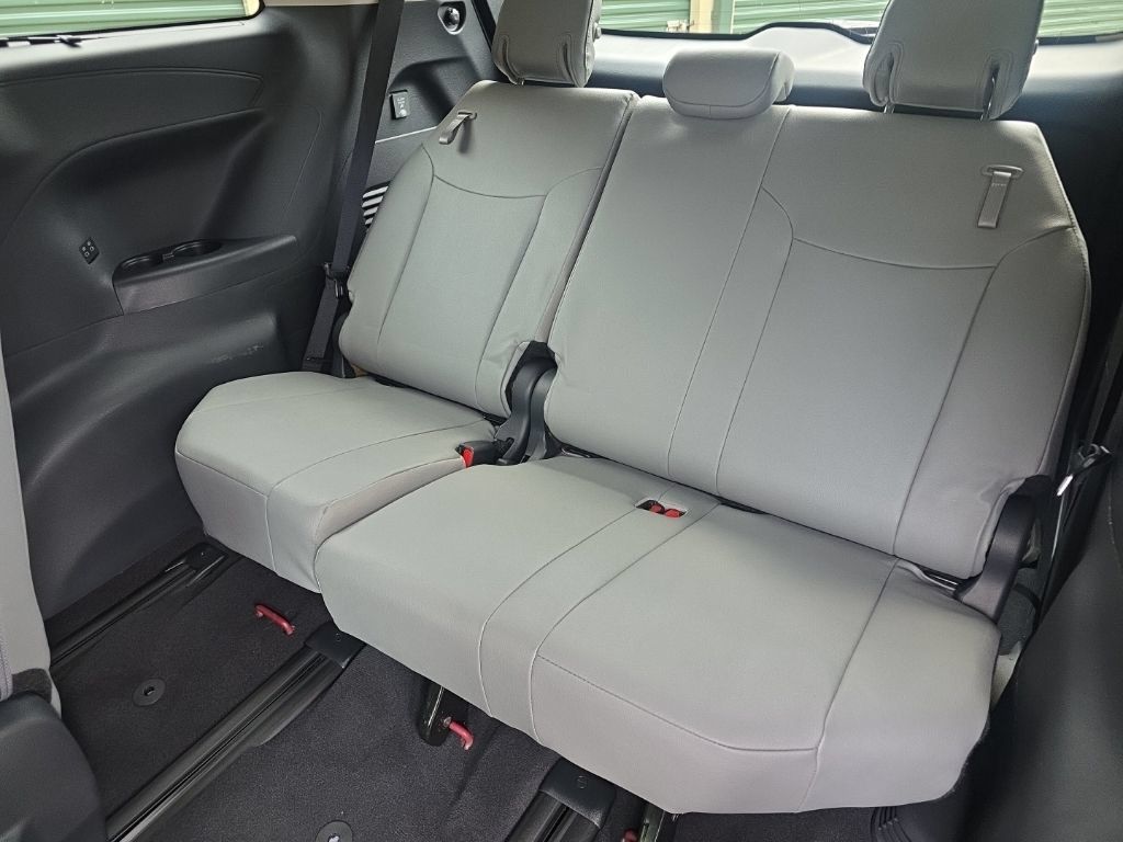 Certified 2026 Toyota Sienna XLE FWD image 14