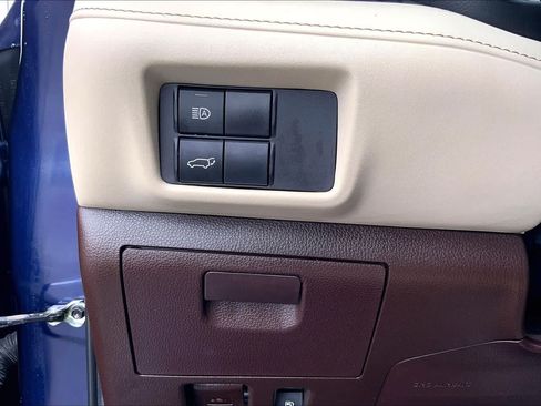 Used 2022 Toyota Highlander XLE FWD image 33