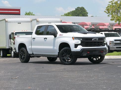 Used 2023 Chevrolet Silverado 1500 LT Trail Boss AWD/4WD image 2