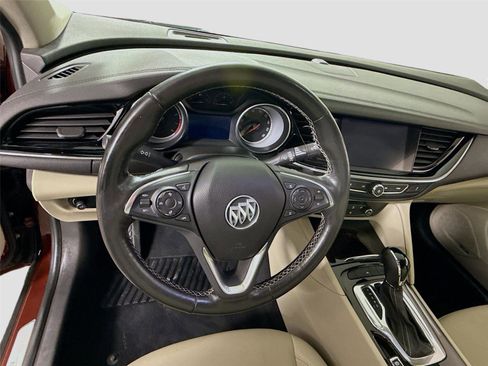 Used 2018 Buick Regal Essence w/ Driver Confidence Package #1 image 5