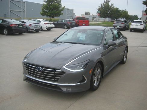 Used 2022 Hyundai Sonata SE FWD image 4