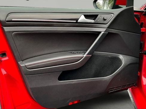 Used 2016 Volkswagen GTI SE image 17