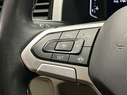 Used 2023 Volkswagen Atlas SE AWD/4WD image 25
