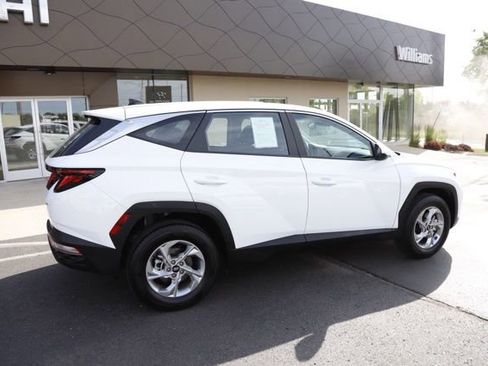 Used 2023 Hyundai Tucson SE AWD/4WD image 2