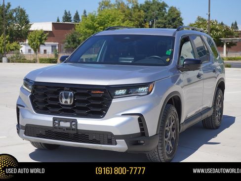 Used 2025 Honda Pilot TrailSport image 1