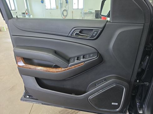 Used 2017 Chevrolet Suburban Premier AWD/4WD image 29