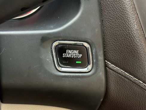 Used 2018 GMC Acadia Denali w/ Technology Package AWD/4WD image 17