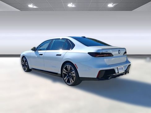 New 2026 BMW 750e xDrive w/ Premium Package image 3
