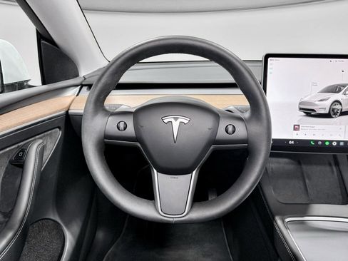 Used 2022 Tesla Model Y Long Range image 7