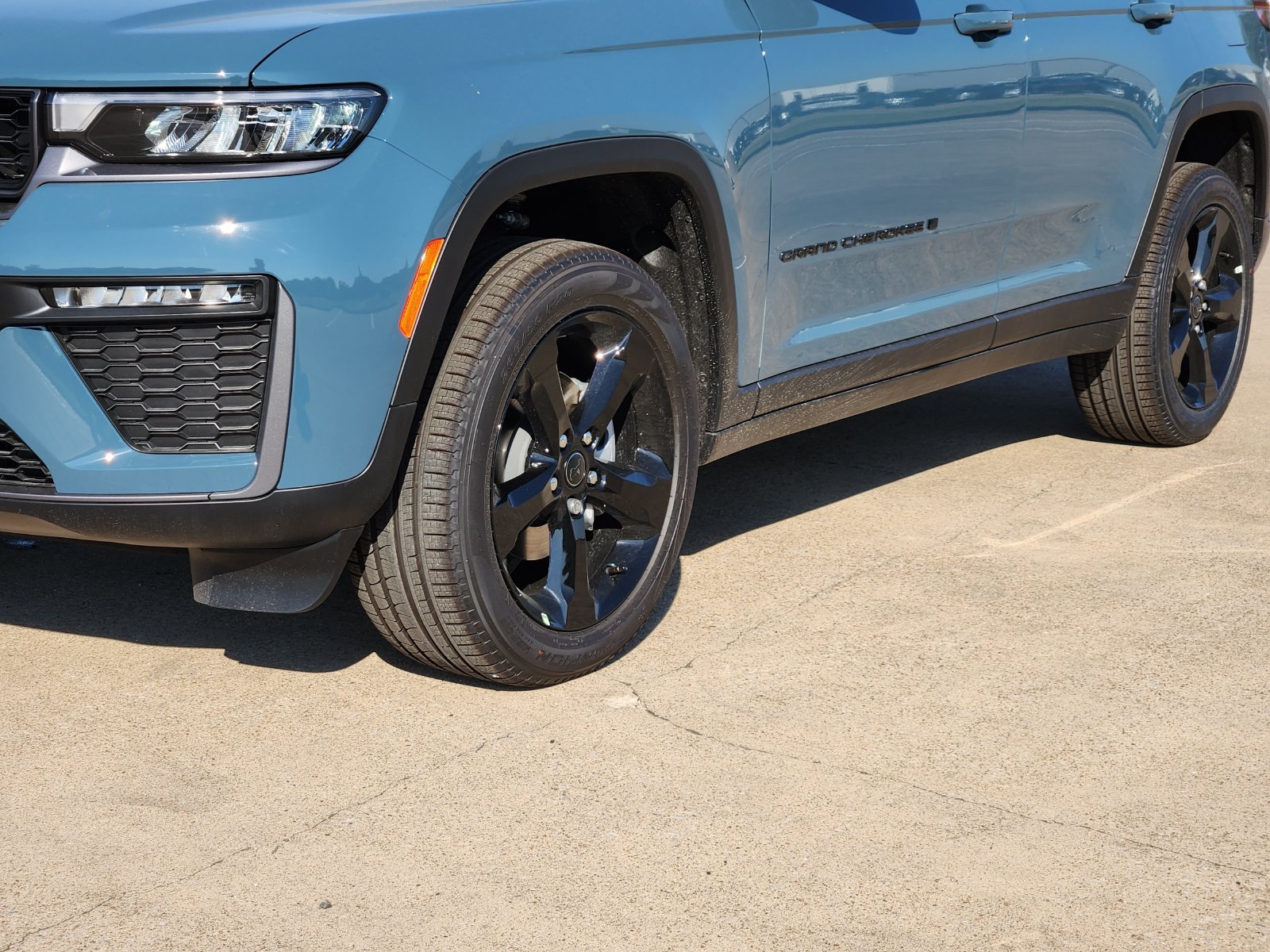 New 2027 Jeep Grand Cherokee Limited w/ Limited Altitude Package AWD/4WD image 12