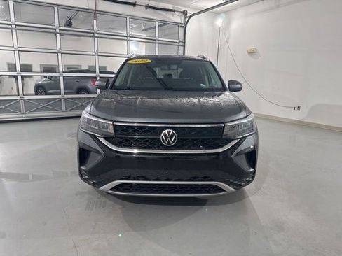 Used 2022 Volkswagen Taos SE image 2