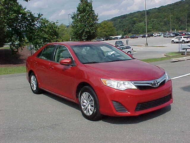 Used 2012 Toyota Camry LE FWD image 2