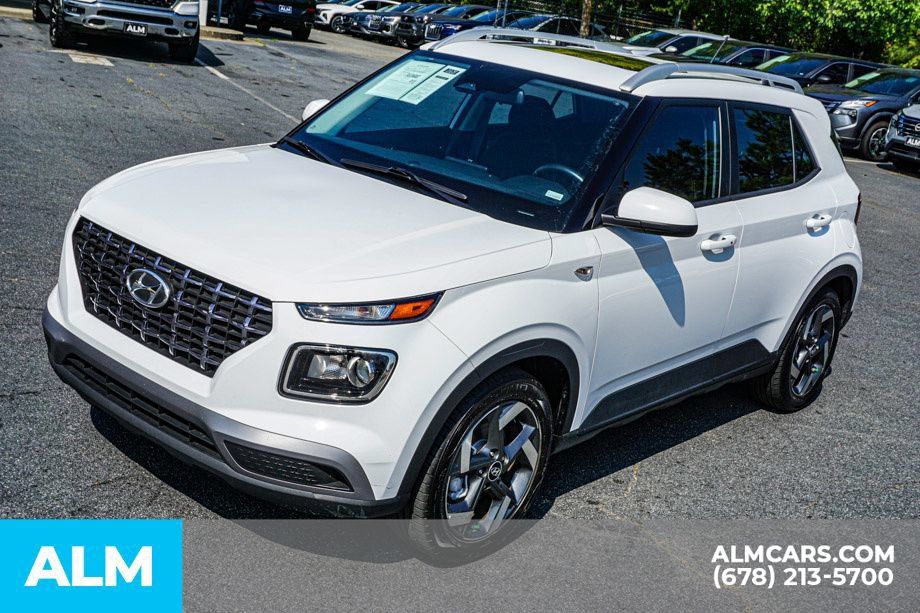 Used 2025 Hyundai Venue SEL FWD image 14
