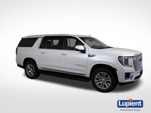 Used 2022 GMC Yukon XL Denali AWD/4WD image 1