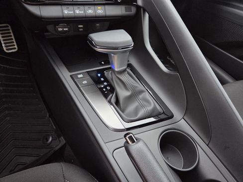 Certified 2025 Hyundai Elantra Sport FWD image 10