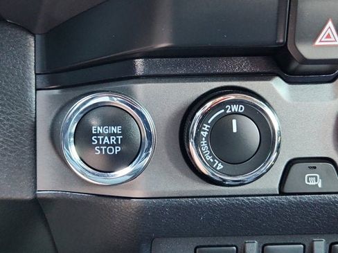 Used 2020 Toyota Tacoma TRD Sport w/ Technology Package image 22