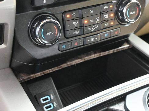 Used 2017 Ford F250 Lariat w/ Lariat Ultimate Package AWD/4WD image 19
