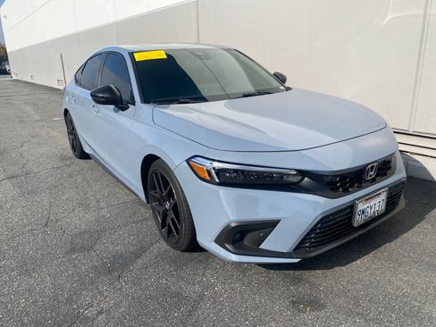 Used 2024 Honda Civic Sport Touring image 2