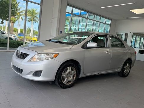 Used 2010 Toyota Corolla LE FWD image 3