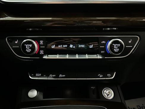 Used 2019 Audi Q5 2.0T Premium w/ Convenience Package AWD/4WD image 10