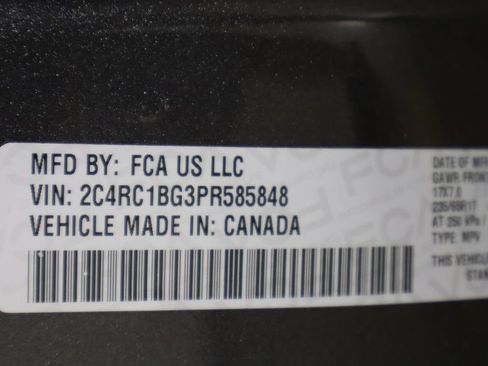 Used 2023 Chrysler Pacifica Touring-L FWD image 38