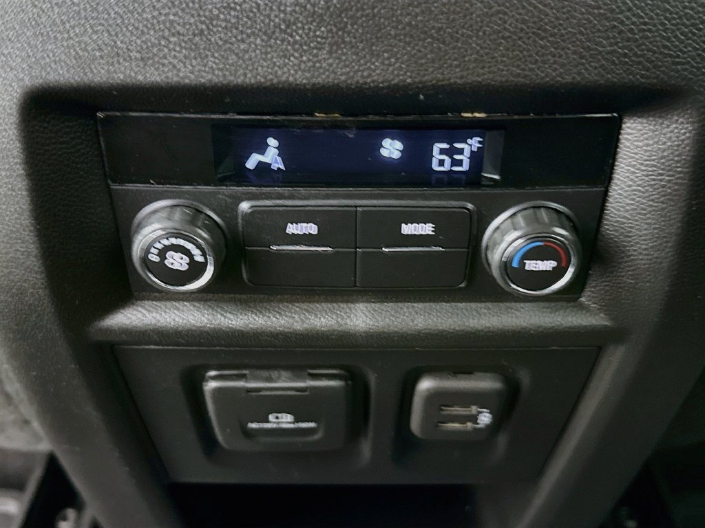 Used 2023 Chevrolet Traverse RS FWD image 25
