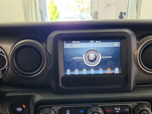 Used 2022 Jeep Wrangler Unlimited Sport AWD/4WD image 16