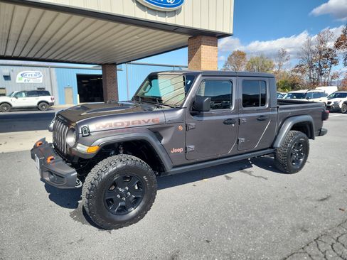 Used 2021 Jeep Gladiator Mojave image 2