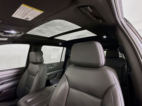 Used 2021 Chevrolet Suburban Z71 w/ Luxury Package image 25