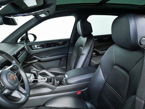 Certified 2023 Porsche Cayenne AWD/4WD image 5