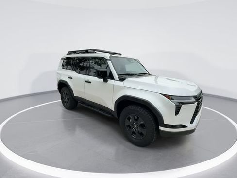 Used 2024 Lexus GX 550 AWD/4WD image 2