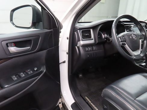 Used 2018 Toyota Highlander XLE image 46