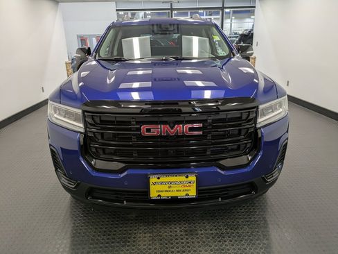 Used 2023 GMC Acadia SLE w/ Driver Convenience Package image 2