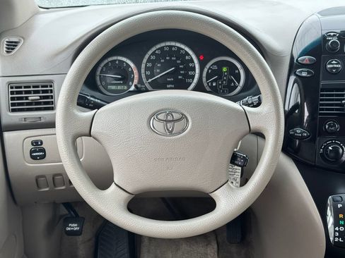 Used 2005 Toyota Sienna CE FWD image 17