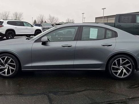 Used 2019 Volvo S60 T6 Momentum w/ Multimedia Package image 5