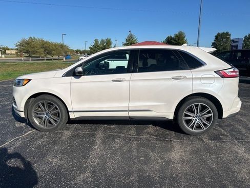 Used 2019 Ford Edge Titanium w/ Equipment Group 301A AWD/4WD image 8