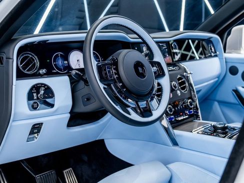 Used 2025 Rolls-Royce Cullinan image 34