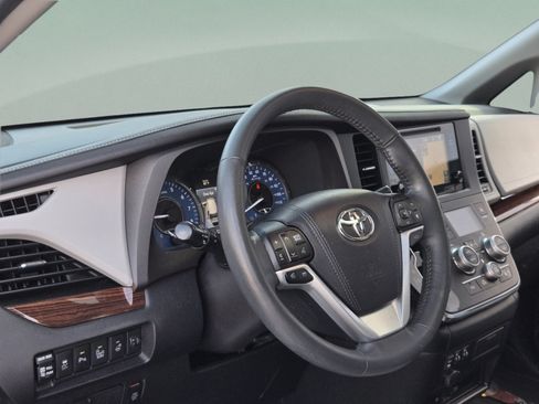 Used 2015 Toyota Sienna Limited Premium w/ Advanced Technology Package FWD image 10