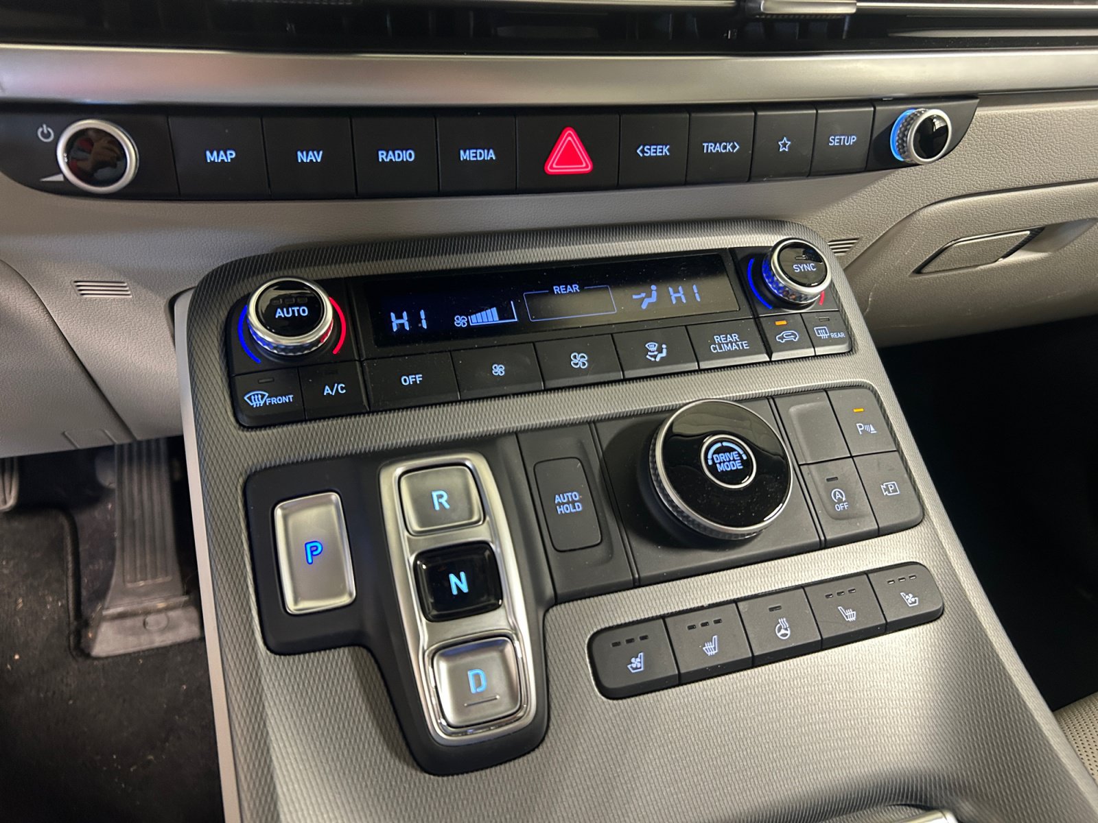 Used 2023 Hyundai Palisade Limited FWD image 14