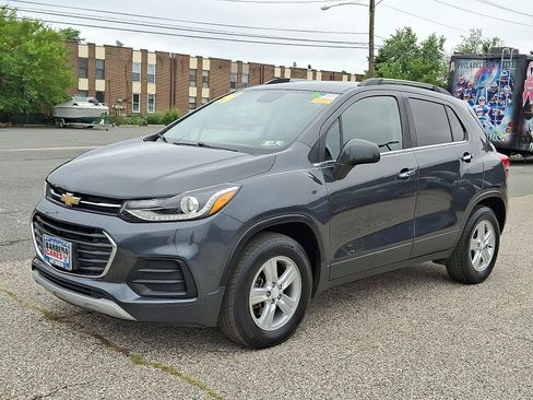 Used 2020 Chevrolet Trax LT w/ LT Convenience Package image 3