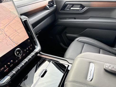 Used 2025 GMC Yukon Denali w/ LPO, Floor Liner Package image 25